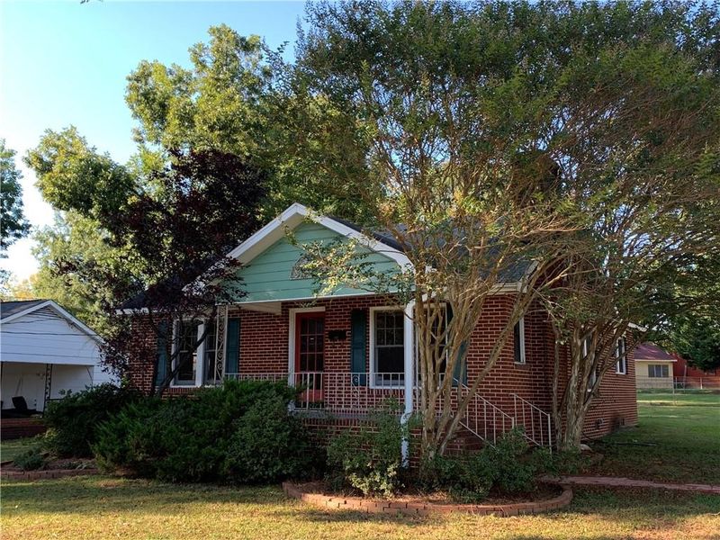 247 Albany St, Burlington, NC 27215