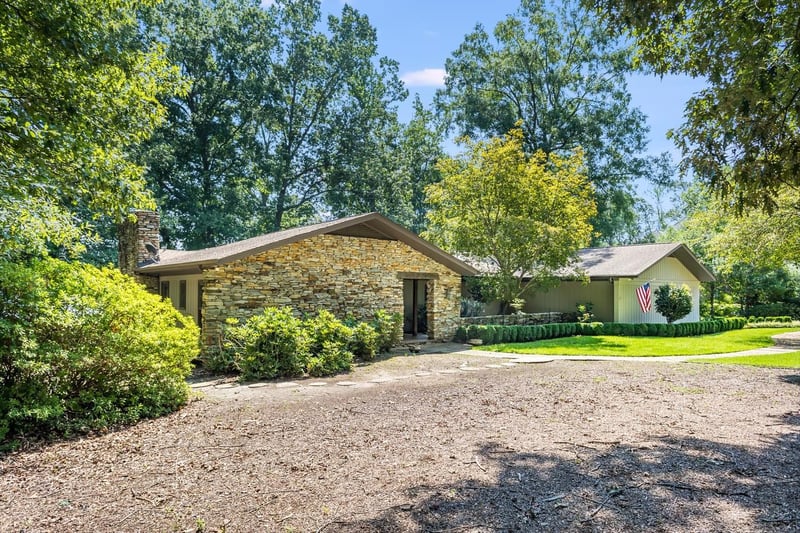 247 Lakeview Dr, Sanford, NC 27322