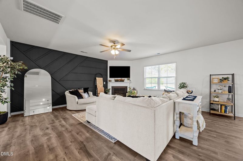 2482 Summersby Dr, Mebane, NC 27302