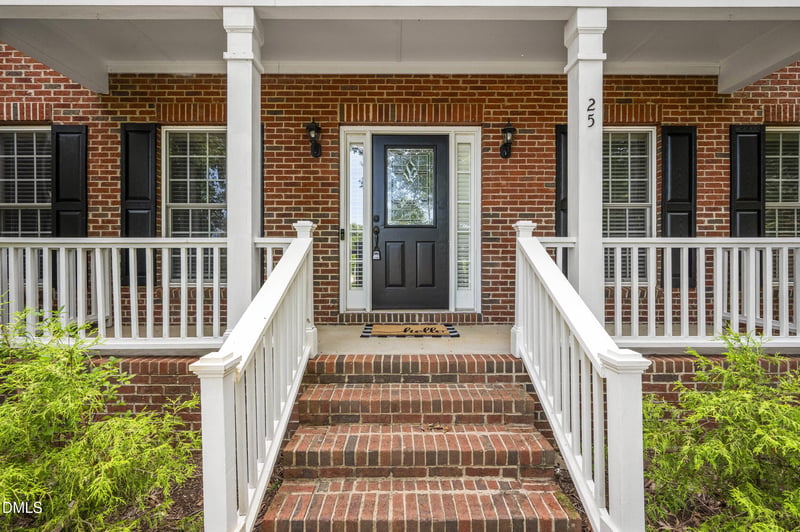 25 Chaucer Ct, Zebulon, NC 27597