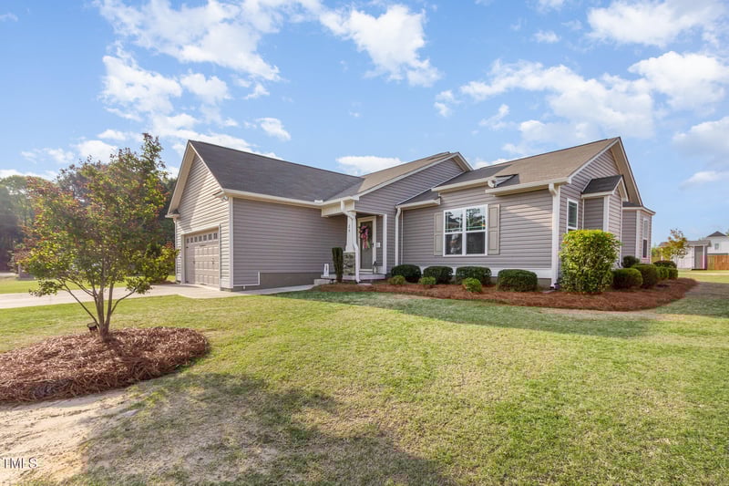 25 Cornfield Ln, Benson, NC 27504