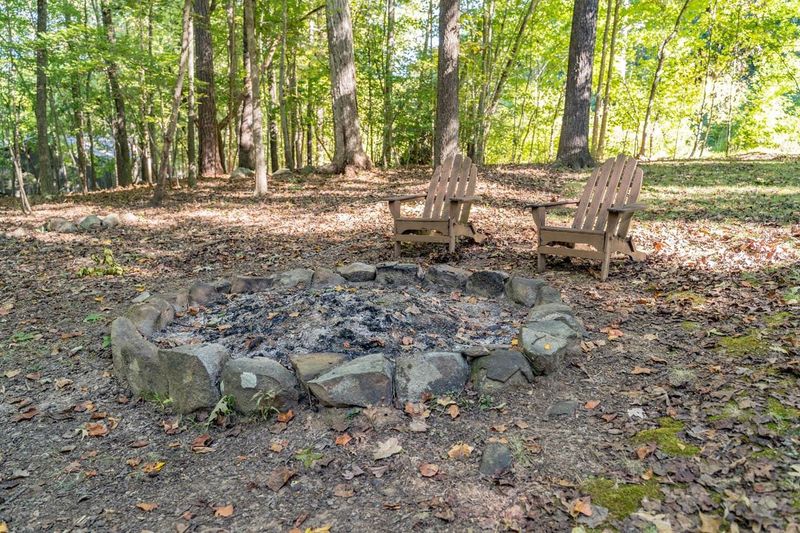 25 Deerfield Trl, Chapel Hill, NC 27516