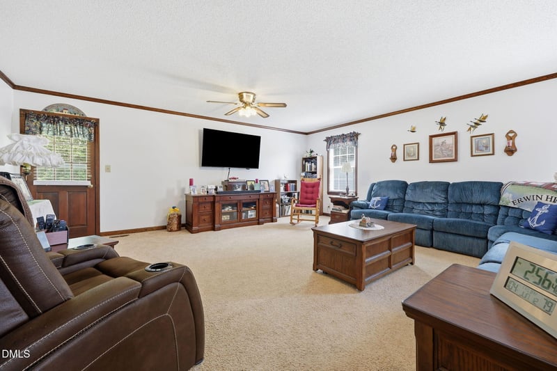 25 Eugene Jernigan Rd, Dunn, NC 28334