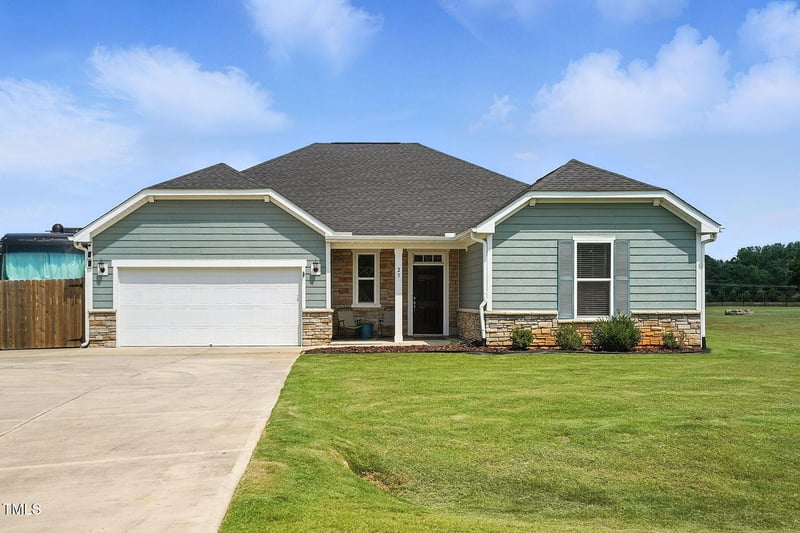 25 Harlow Ct, Fuquay Varina, NC 27526