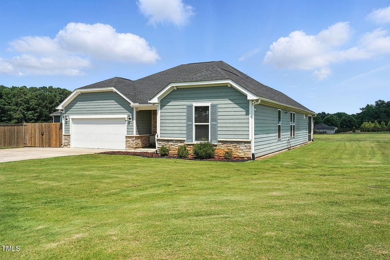 25 Harlow Ct, Fuquay Varina, NC 27526