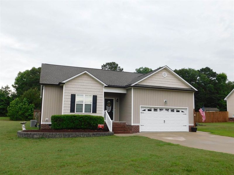 25 Moonlight Dr, Fuquay Varina, NC 27526