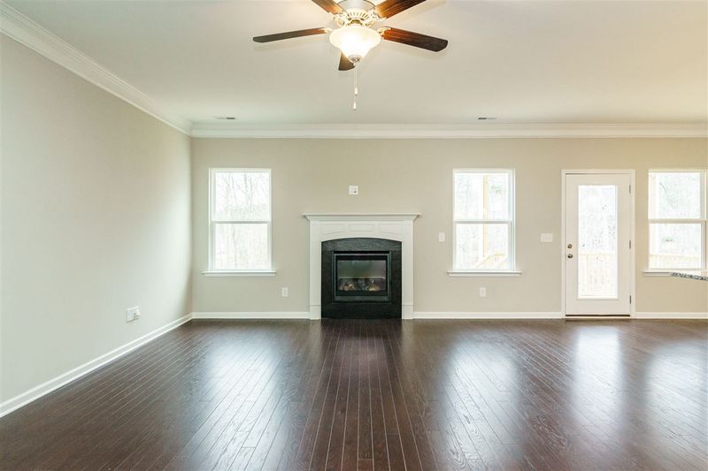 25 Post Oak Dr, Louisburg, NC 27549