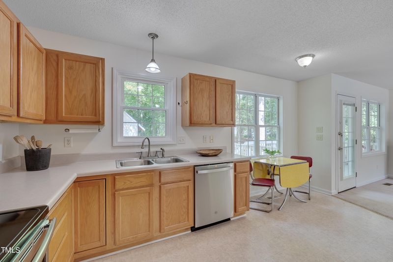 25 Round Spring Ln, Durham, NC 27712