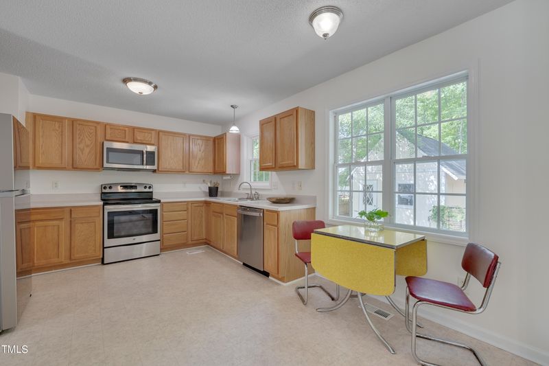 25 Round Spring Ln, Durham, NC 27712