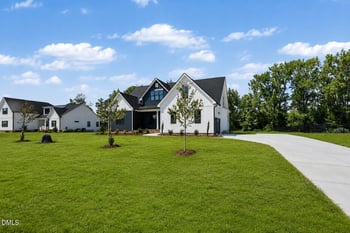 25 Uptown Ct, Zebulon, NC 27597