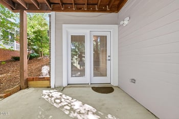 250 Ashton Hall Ln, Raleigh, NC 27609