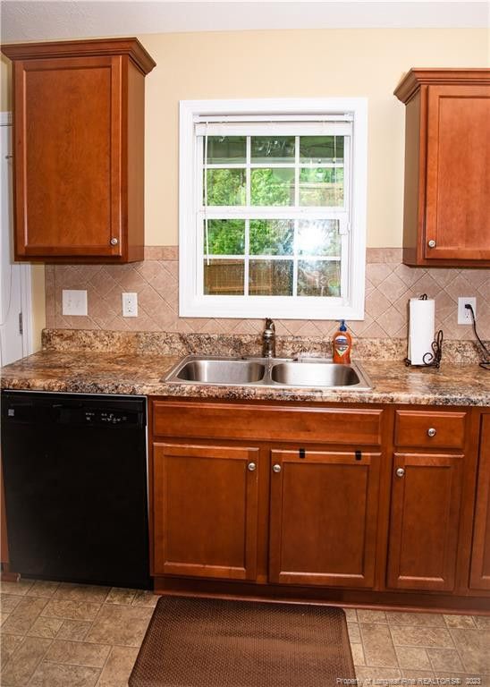 250 Eclipse Dr, Fayetteville, NC 28311