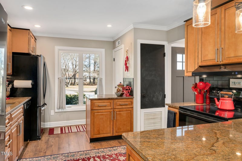 250 Estes Dr #10, Chapel Hill, NC 27514