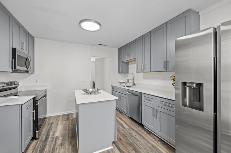 250 S Estes Dr #102, Chapel Hill, NC 27514