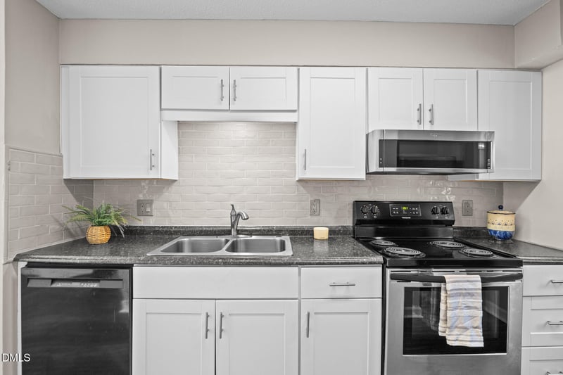 2500 Avent Ferry Rd #201, Raleigh, NC 27606