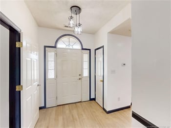 2500 Forest Lodge Dr, Fayetteville, NC 28306