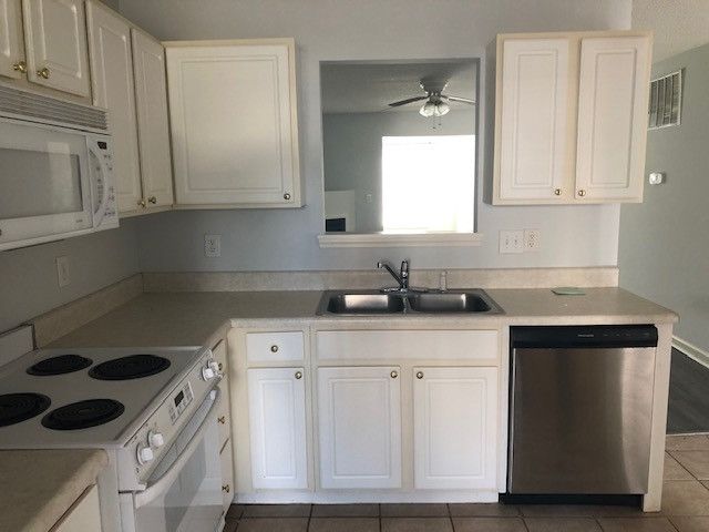 2500 Huntscroft Ln #102, Raleigh, NC 27617