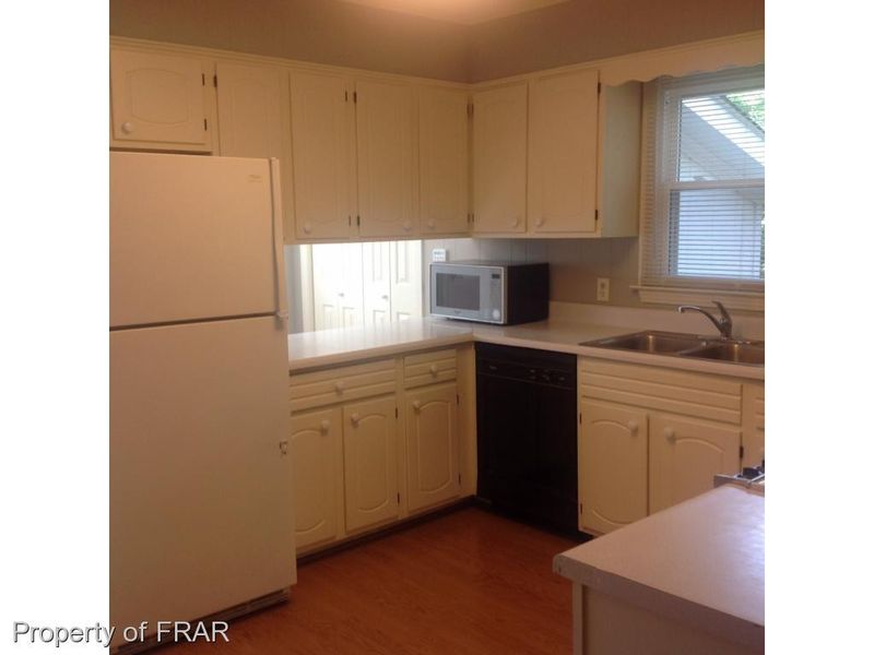 2501 Castleton Dr, Sanford, NC 27330