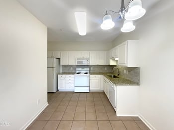 2501 Huntscroft Ln #203, Raleigh, NC 27617