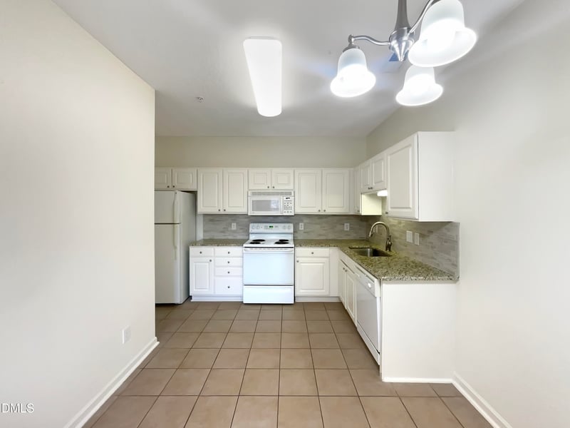 2501 Huntscroft Ln #203, Raleigh, NC 27617