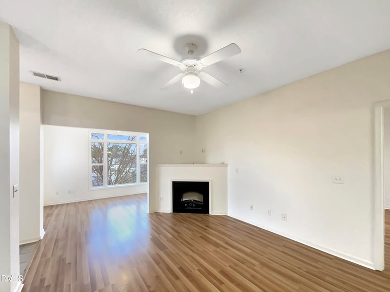 2501 Huntscroft Ln #203, Raleigh, NC 27617
