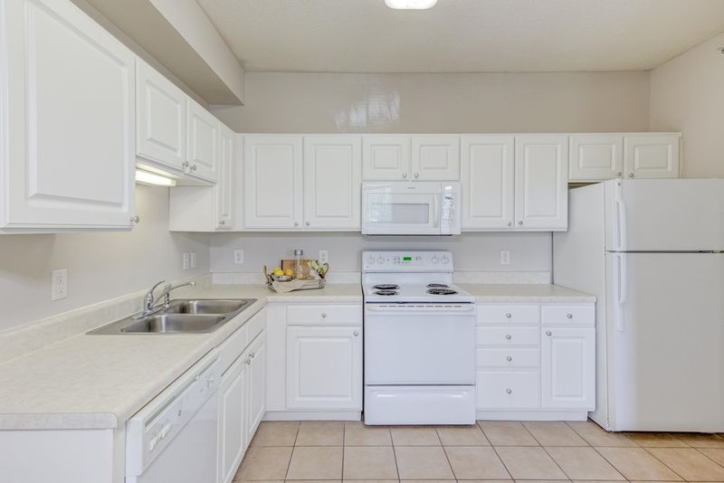 2501 Huntscroft Ln #301, Raleigh, NC 27617