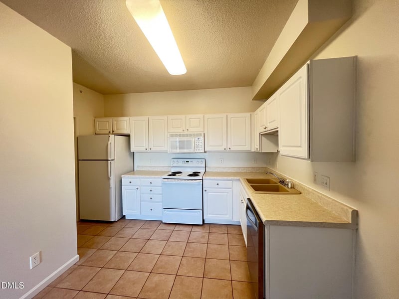 2501 Huntscroft Ln #303, Raleigh, NC 27617