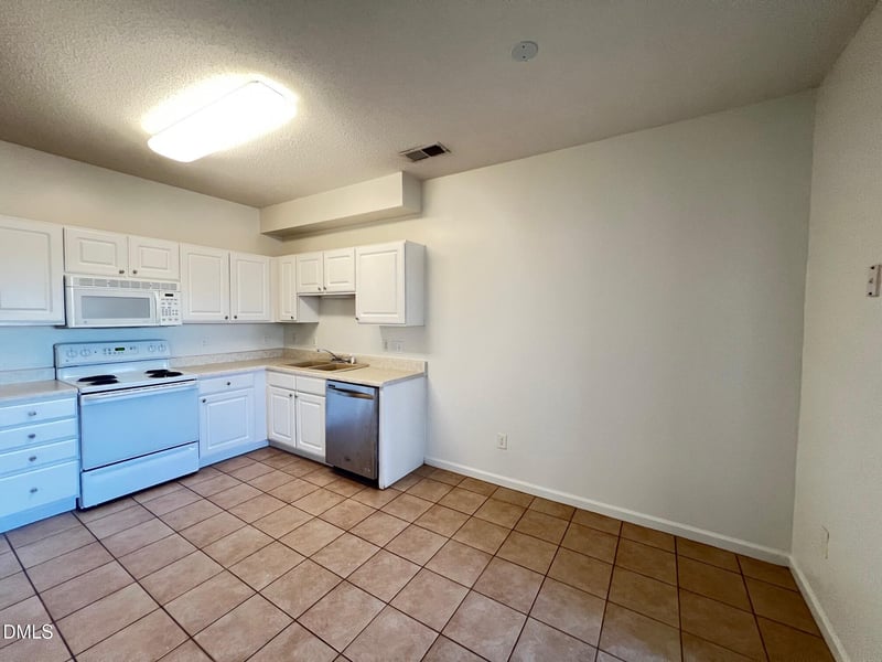 2501 Huntscroft Ln #303, Raleigh, NC 27617