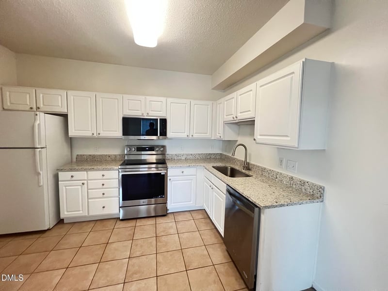 2501 Huntscroft Ln, Raleigh, NC 27617