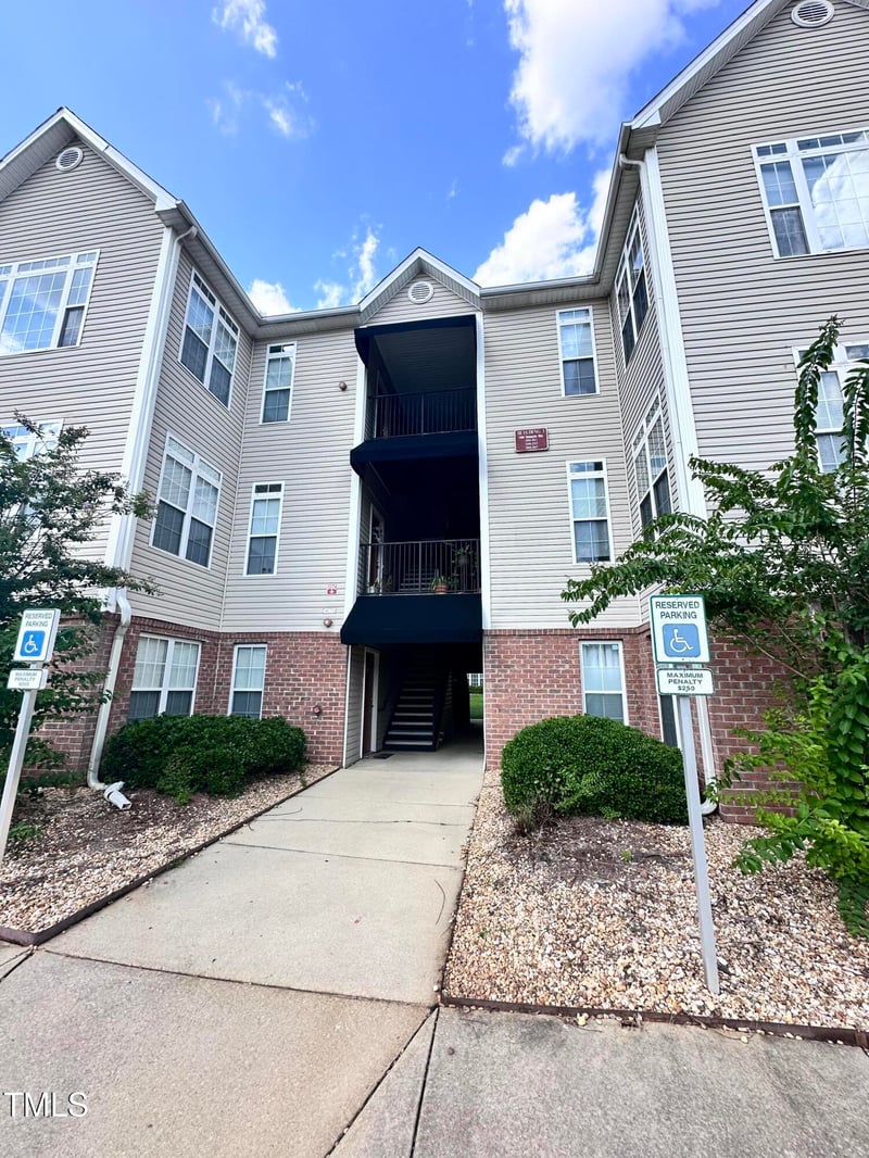 2501 Vancastle Way #302, Raleigh, NC 27617