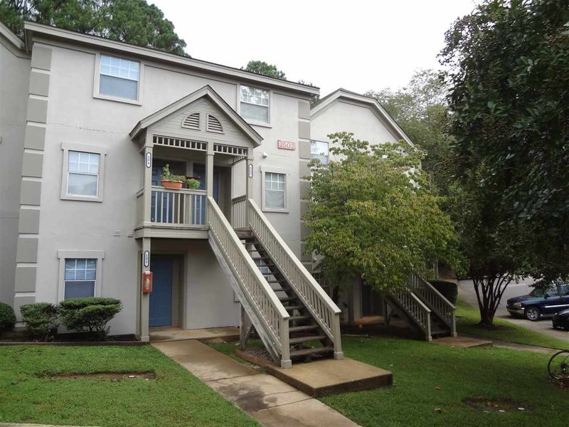 2502 Avent Ferry Rd #201, Raleigh, NC 27606
