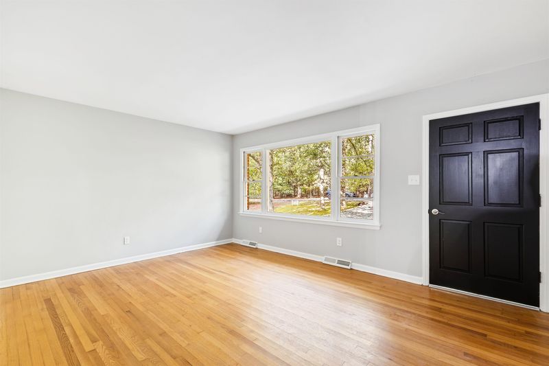2502 New Hope Dr, Chapel Hill, NC 27514