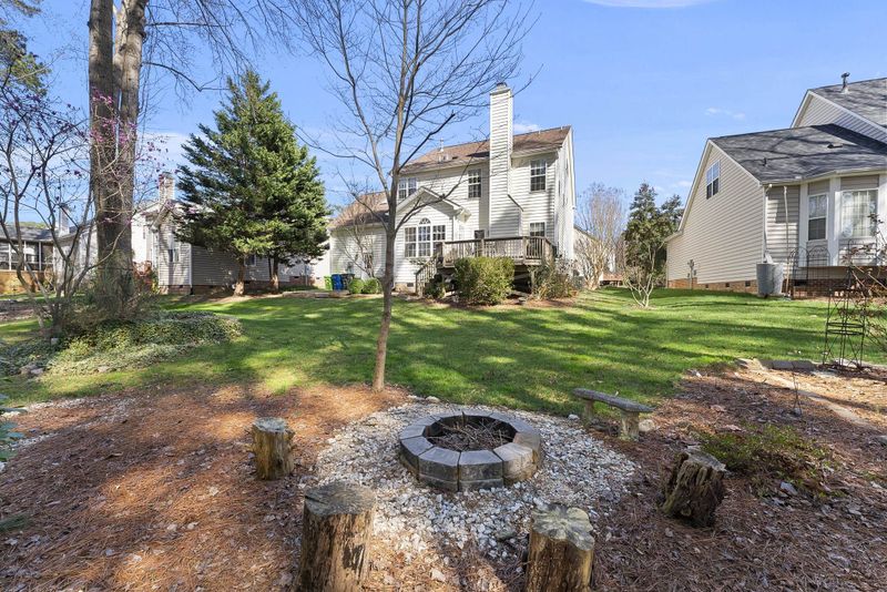 2504 Bryarton Woods Dr, Raleigh, NC 27606