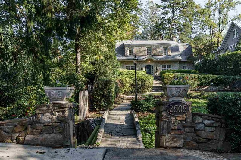 2505 Kenmore Dr, Raleigh, NC 27608