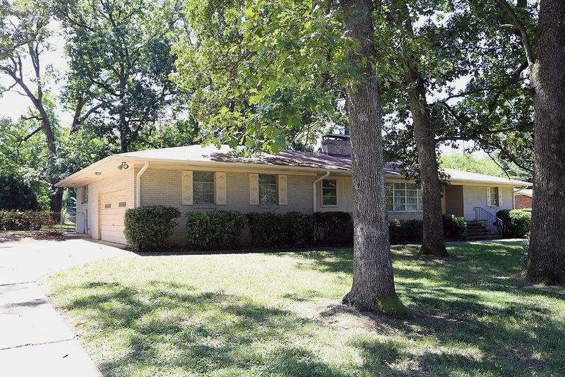 2506 May Dr, Burlington, NC 27215