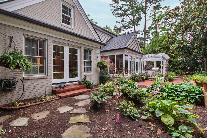 2507 Sanderson Dr, Raleigh, NC 27608