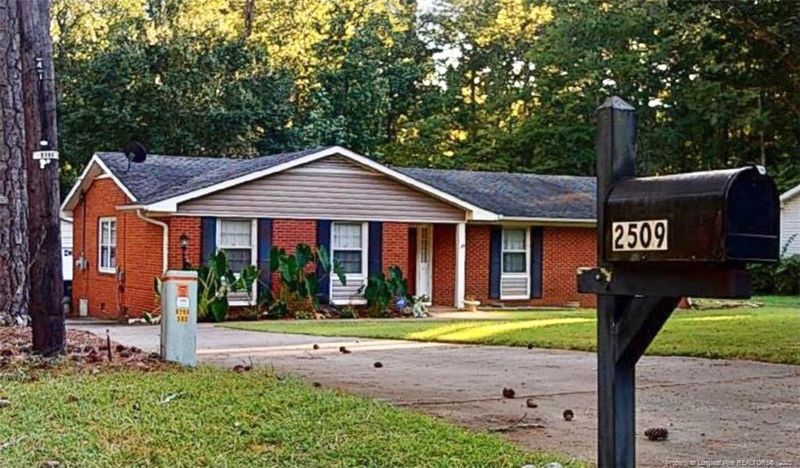 2509 Castleton Dr, Sanford, NC 27330