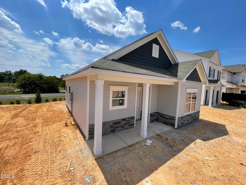 251 Courtside Dr, Dunn, NC 28334