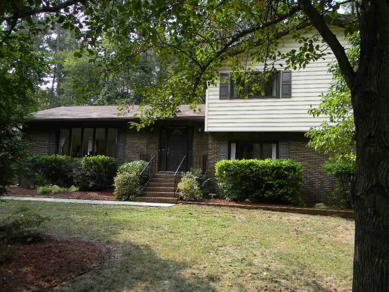2510 Foxwood Dr, Chapel Hill, NC 27514