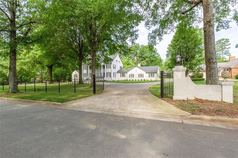 2510 Pineway Dr, Burlington, NC 27215