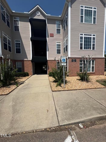 2511 Huntscroft Ln #100, Raleigh, NC 27617