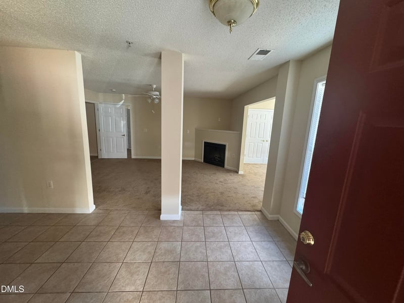 2511 Huntscroft Ln #101, Raleigh, NC 27617