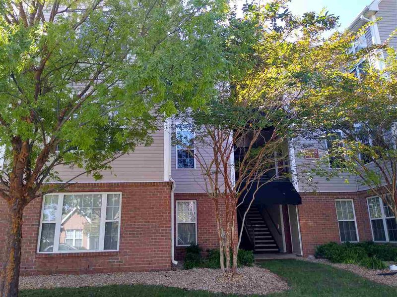 2511 Huntscroft Ln #103, Raleigh, NC 27617