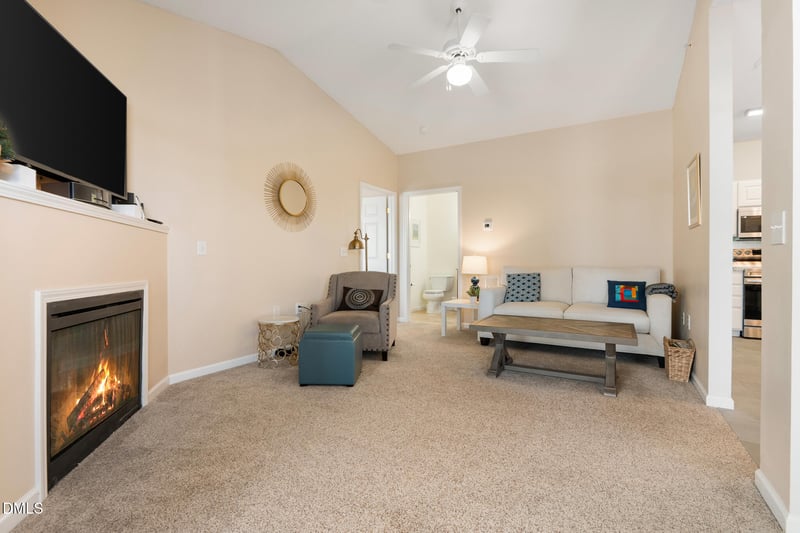 2511 Huntscroft Ln #303, Raleigh, NC 27617