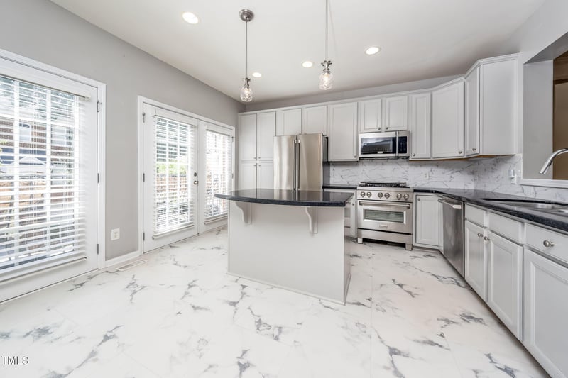 2512 Blooming St, Raleigh, NC 27612