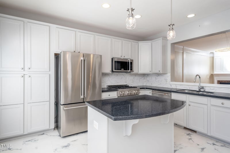 2512 Blooming St, Raleigh, NC 27612