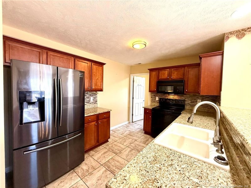 2512 Camp Lejeune Ct, Hope Mills, NC 28348