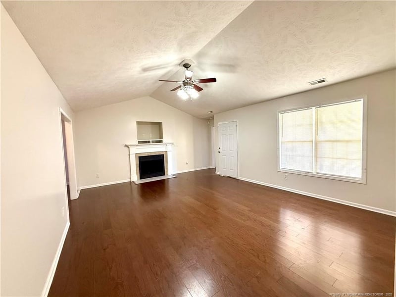 2512 Camp Lejeune Ct, Hope Mills, NC 28348