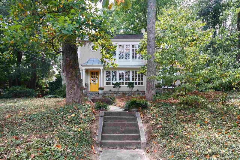 2512 Kenmore Dr, Raleigh, NC 27608