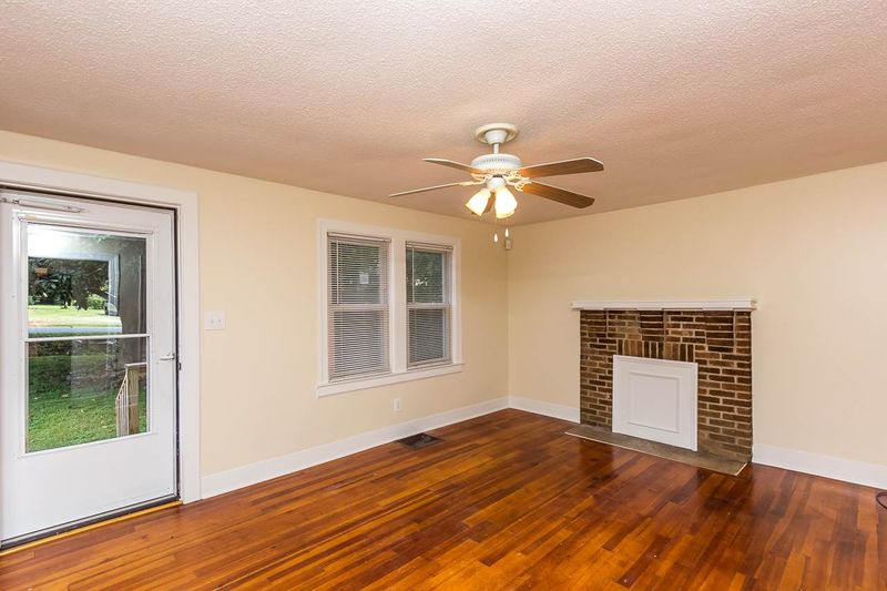 2512 Rochelle St, Durham, NC 27703